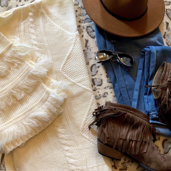 New Boho Fringe Textured Sleeve White Sweater - Picture 8 of 8